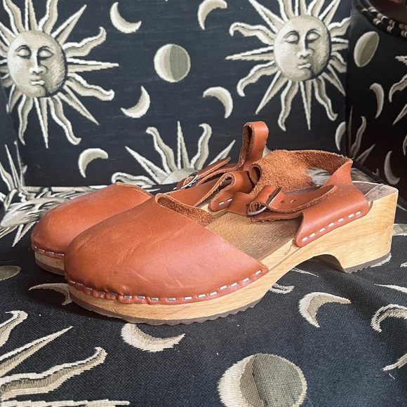 Swedish Hasbeens Closed Toe Tan Mary Jane Clogs size 38 (us size 7.5) - Picture 6 of 8
